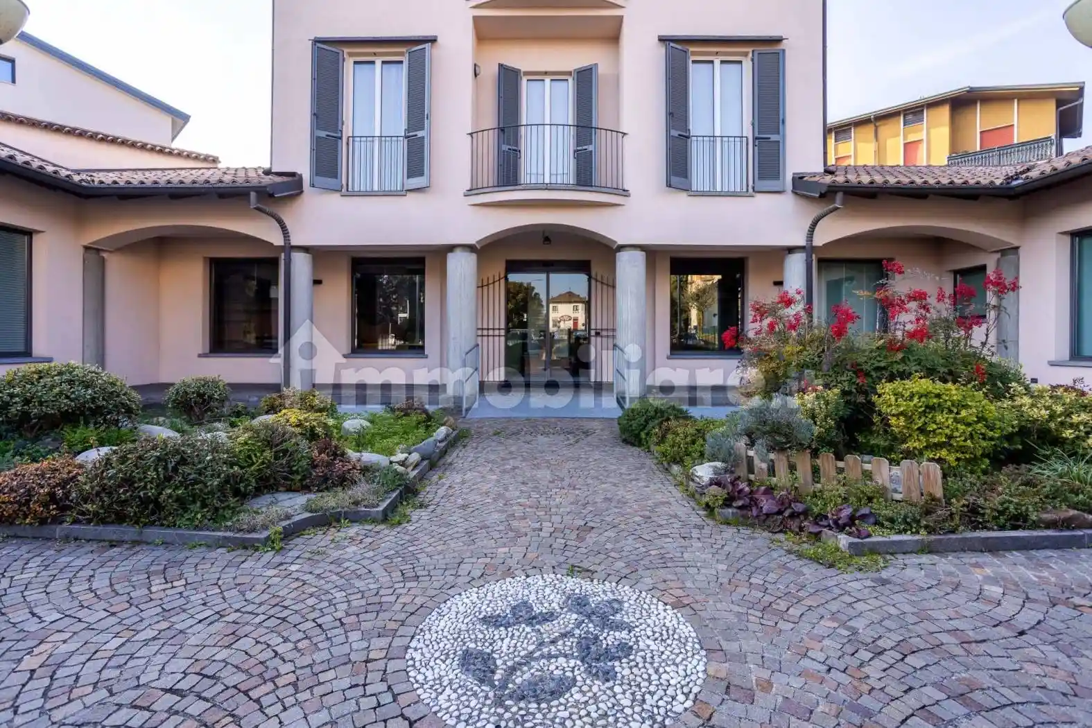 Palazzo - Edificio in vendita a Verano Brianza