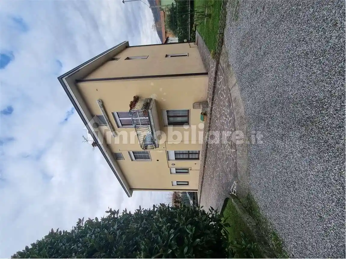 Appartamento in vendita a Carvico