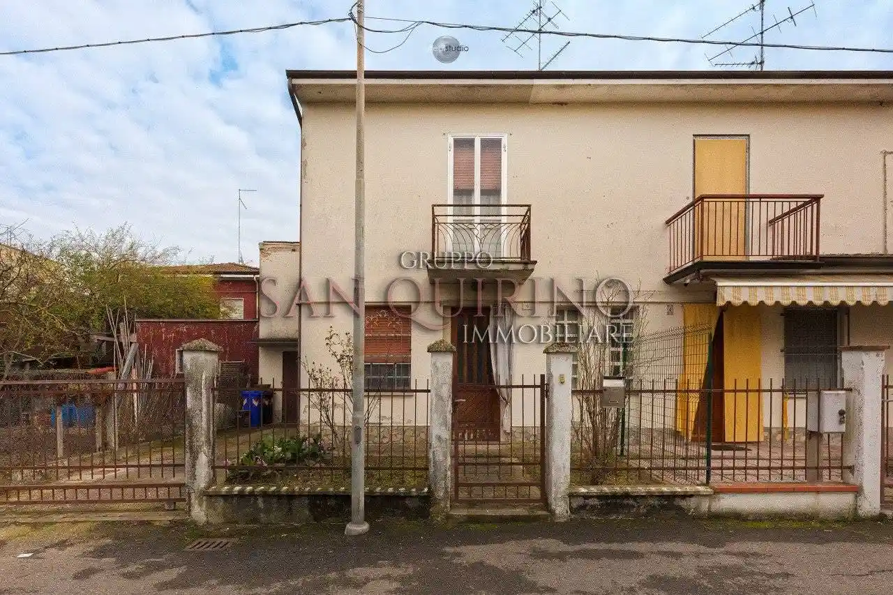 Villa in vendita a Novi di Modena