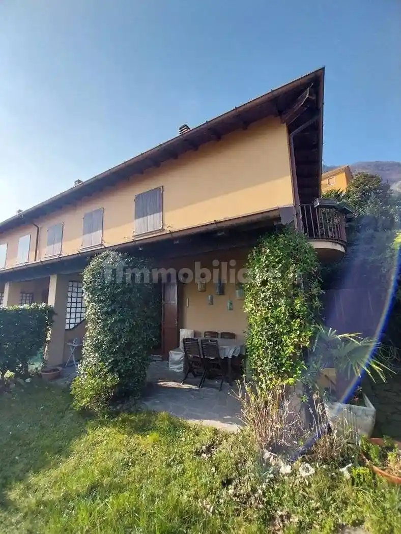 Villetta a schiera in vendita a Oliveto Lario