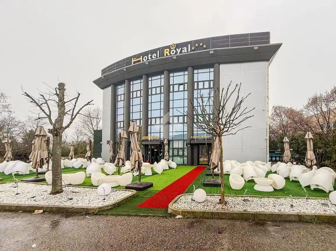 Palazzo - Edificio in affitto a Faenza