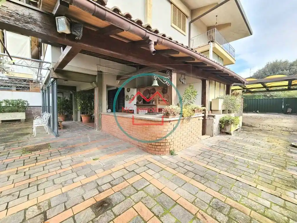 Villa in vendita a Massa e Cozzile