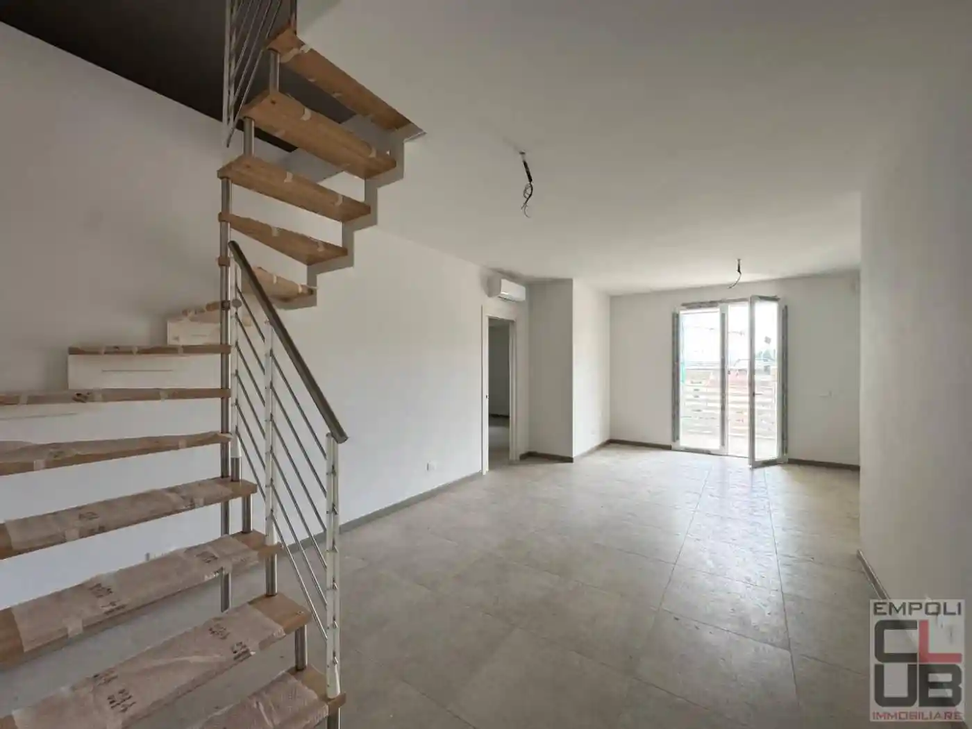 Appartamento in vendita a Capraia e Limite