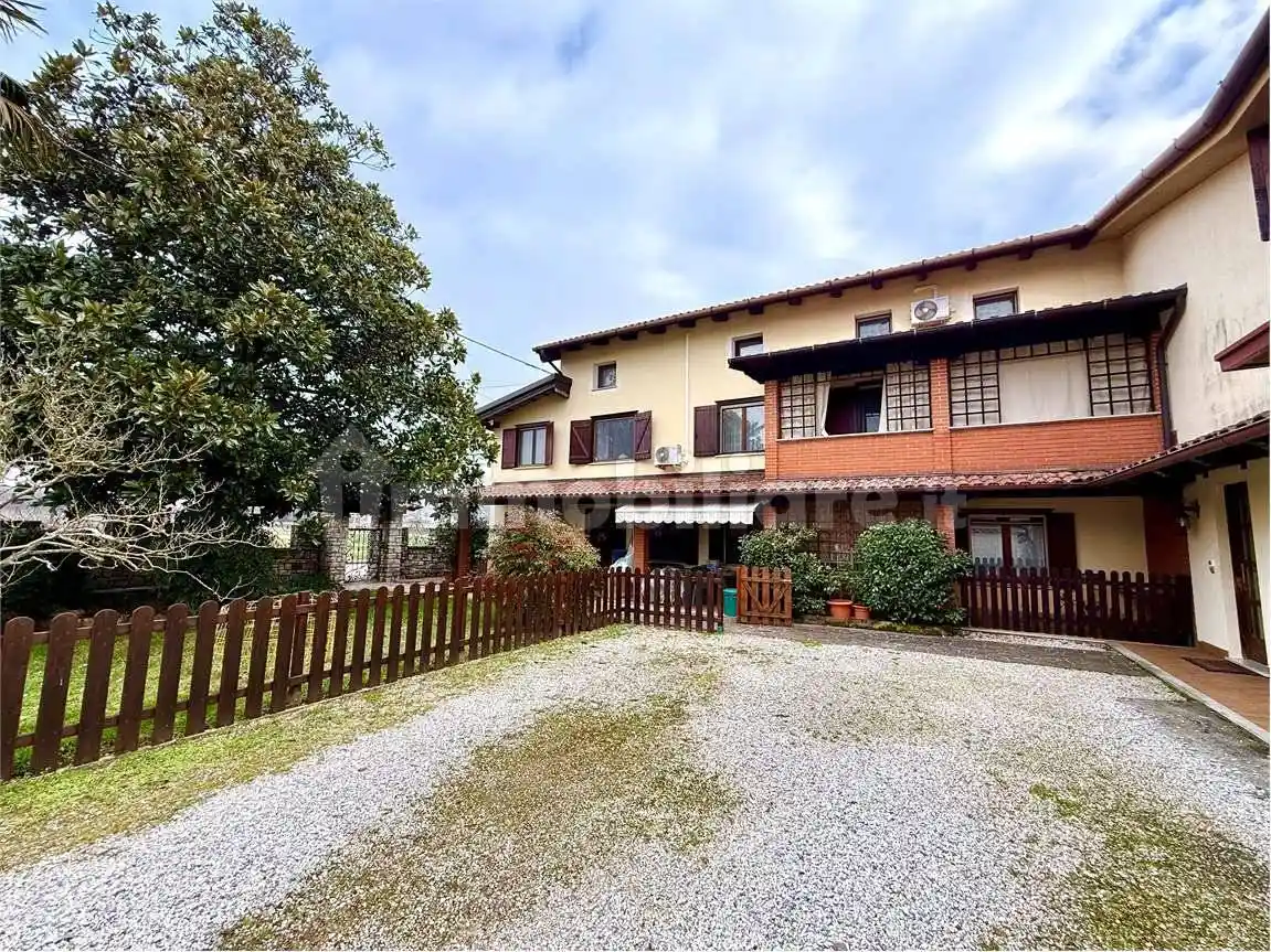 Villa in vendita a Mossa