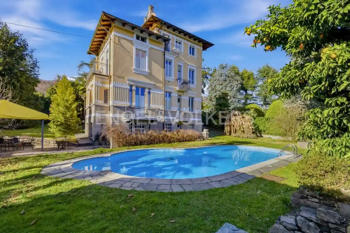 Villa in vendita a Lesa