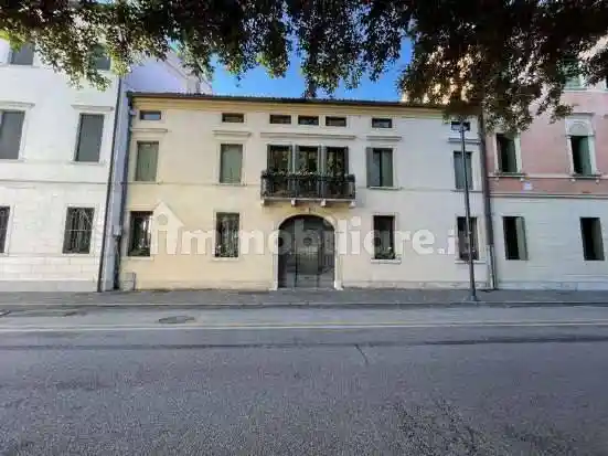Palazzo - Stabile in vendita a Oderzo