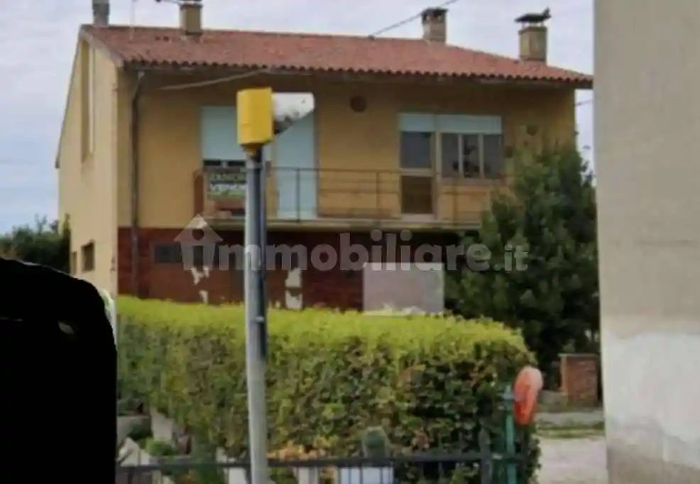 Palazzo - Stabile in vendita a Cormons