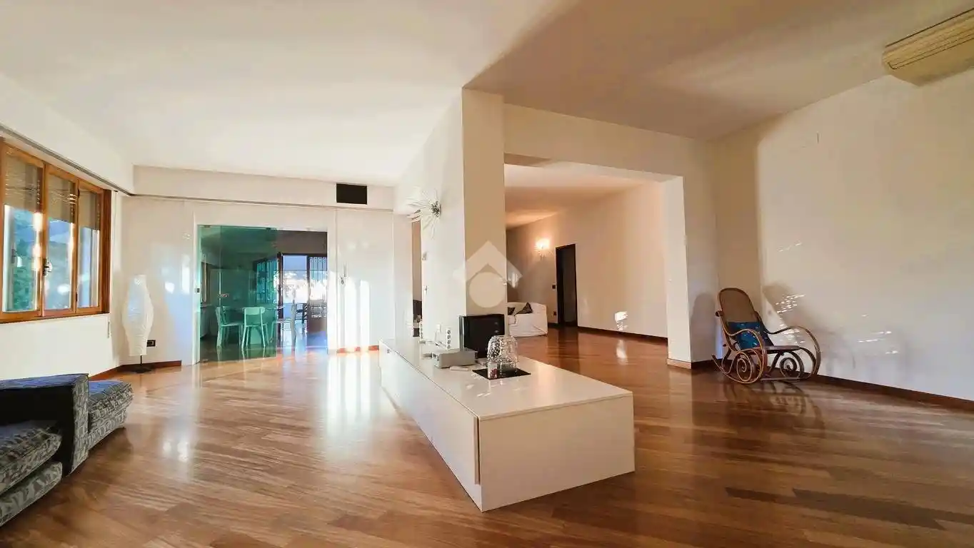 Villa in vendita a Motteggiana