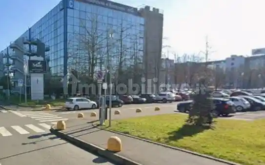 Palazzo - Edificio in vendita a Assago