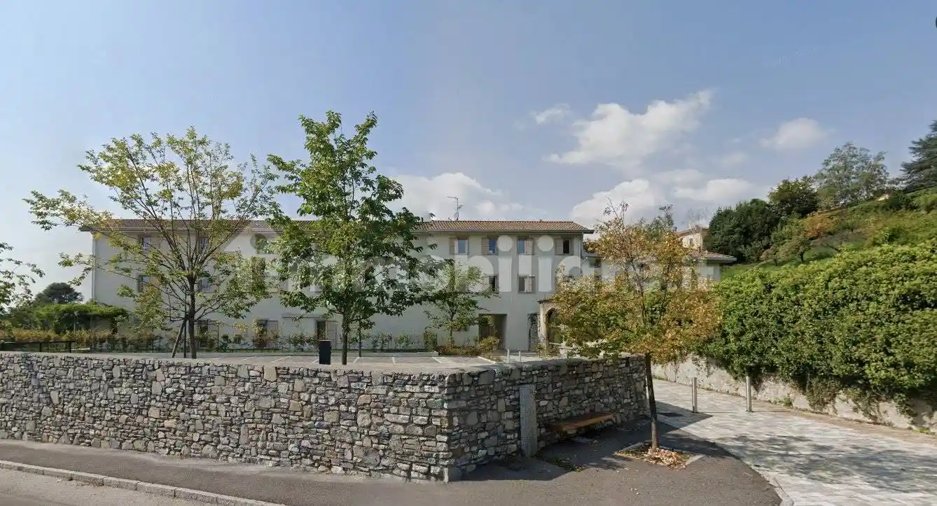 Appartamento in vendita a Erba