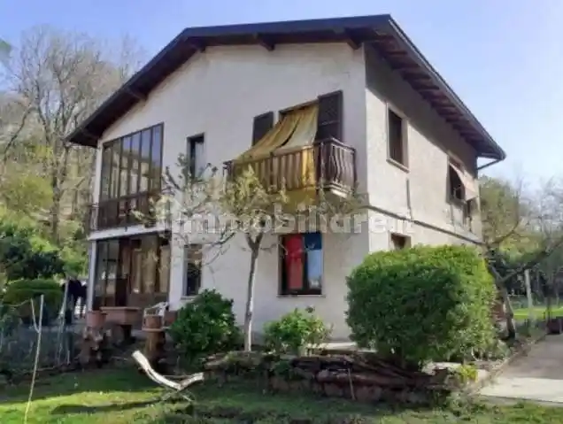 Villa in vendita a Cuvio