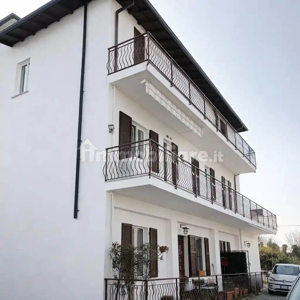 Appartamento in vendita a Longone al Segrino