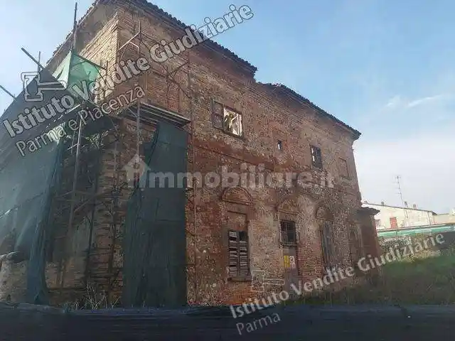 Palazzo - Stabile in vendita a Piacenza