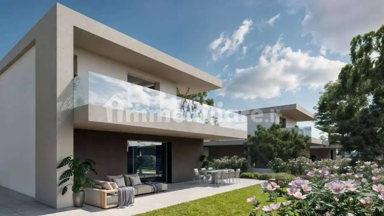 Villa in vendita a Peschiera del Garda