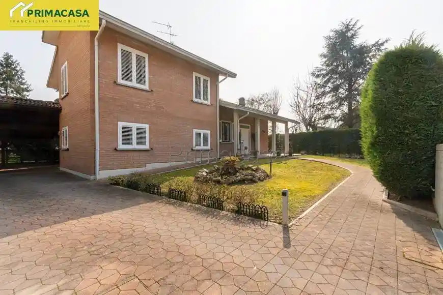 Casa indipendente in vendita a Correggio