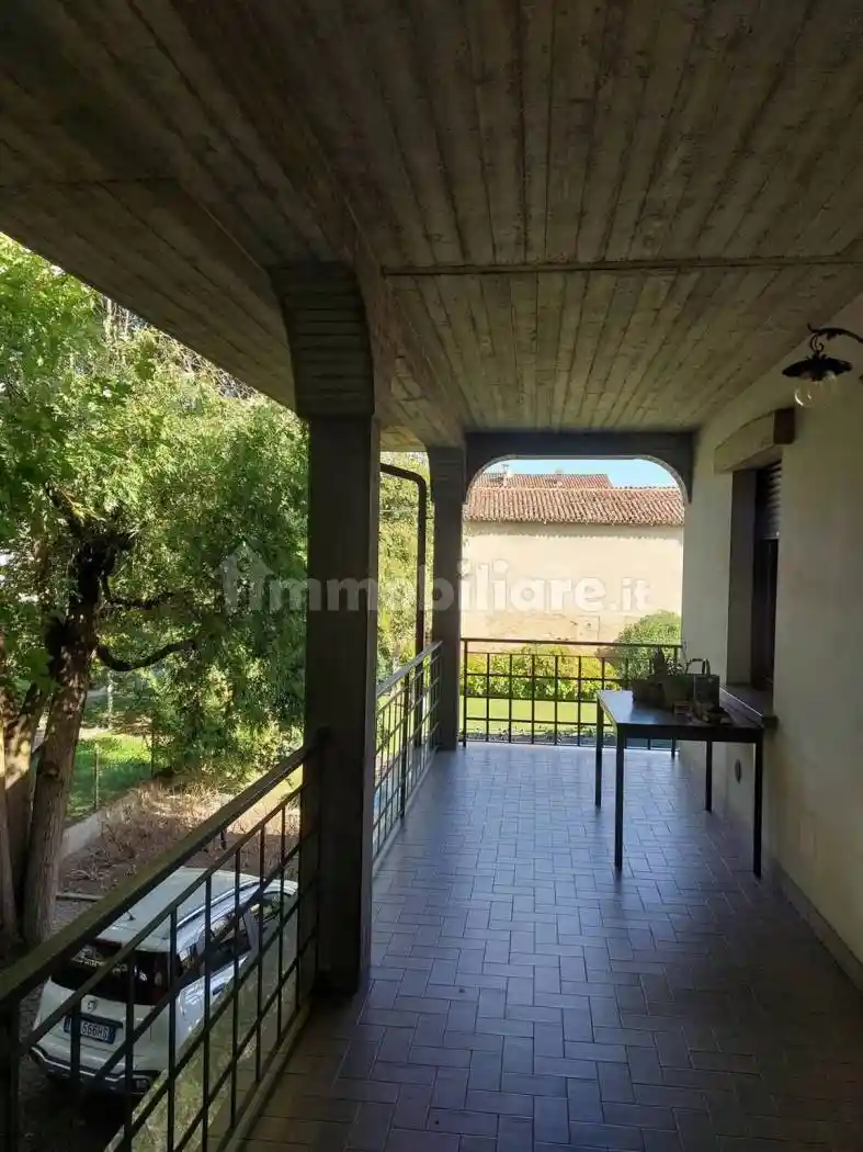 Villa in vendita a Monticelli d'Ongina