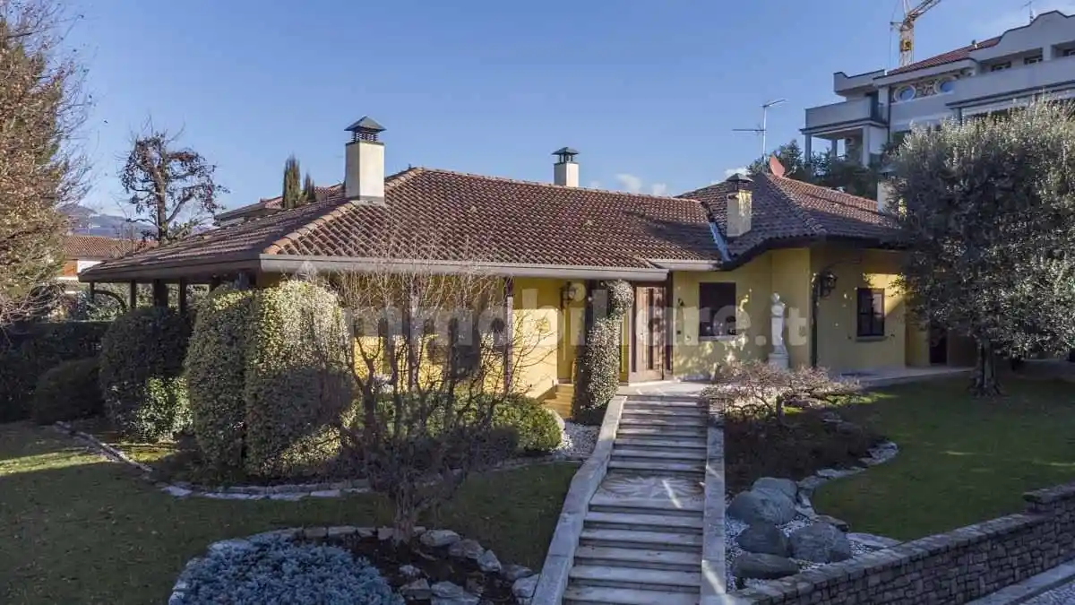Villa in vendita a Brembate di Sopra