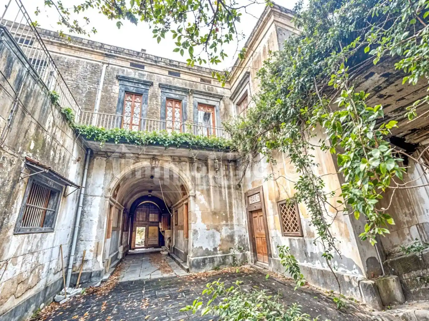 Palazzo - Edificio in vendita a Mascalucia