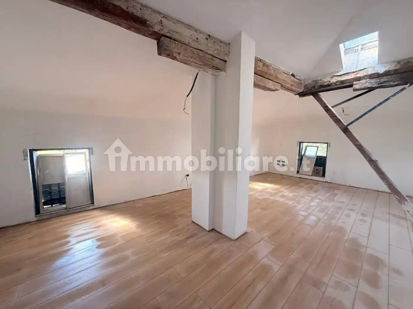 Palazzo - Edificio in vendita a Bologna