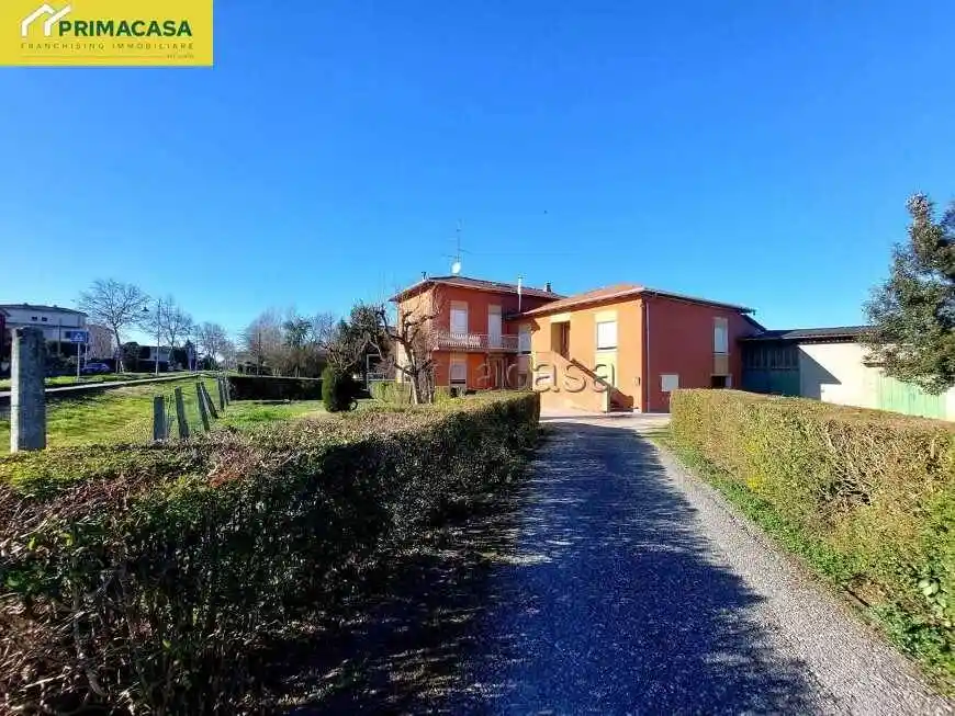 Villa in vendita a Novi di Modena