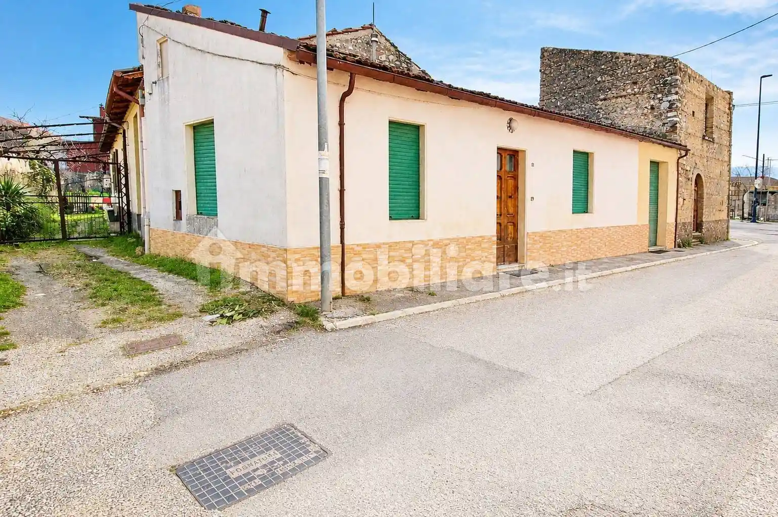 Casa indipendente in vendita a Magliano de' Marsi