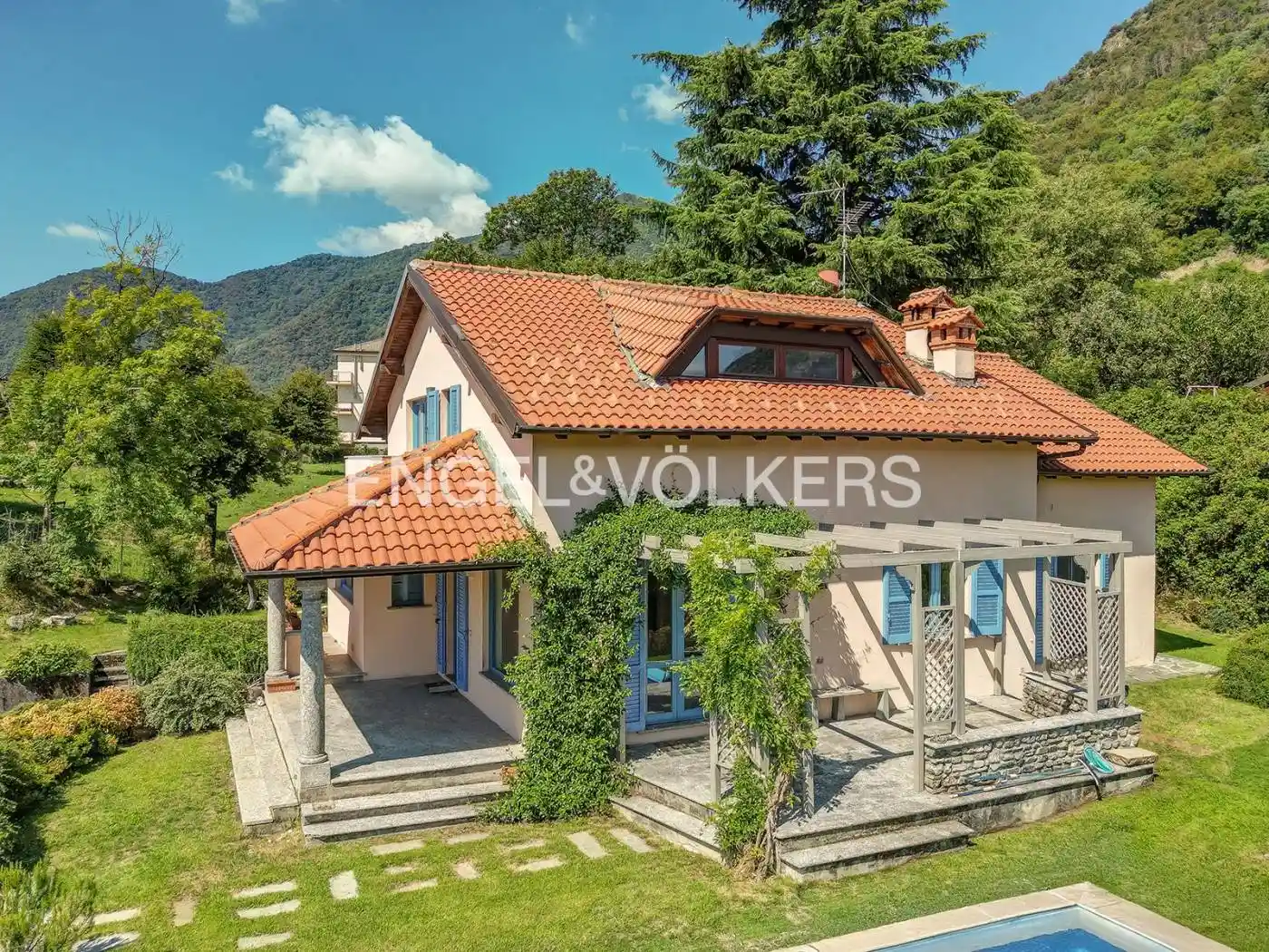 Villa in vendita a Caslino d'Erba