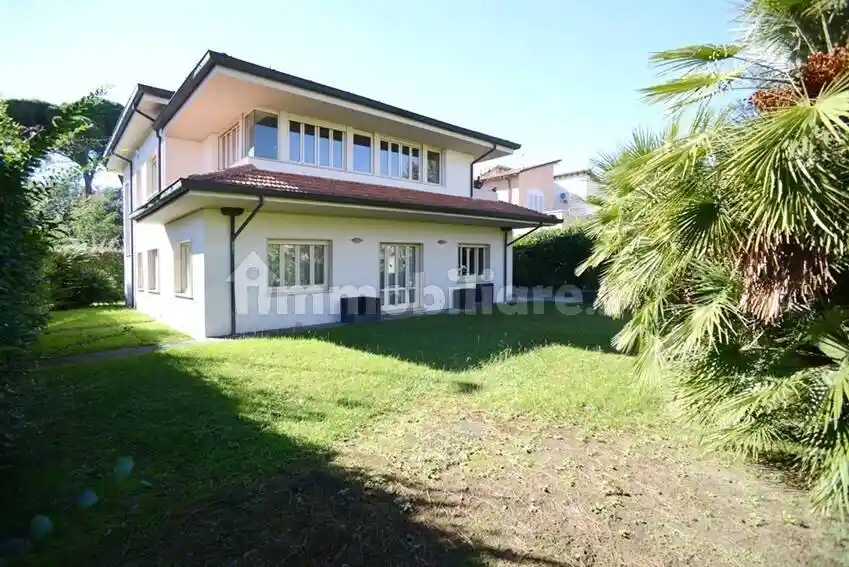 Villa in vendita a Viareggio