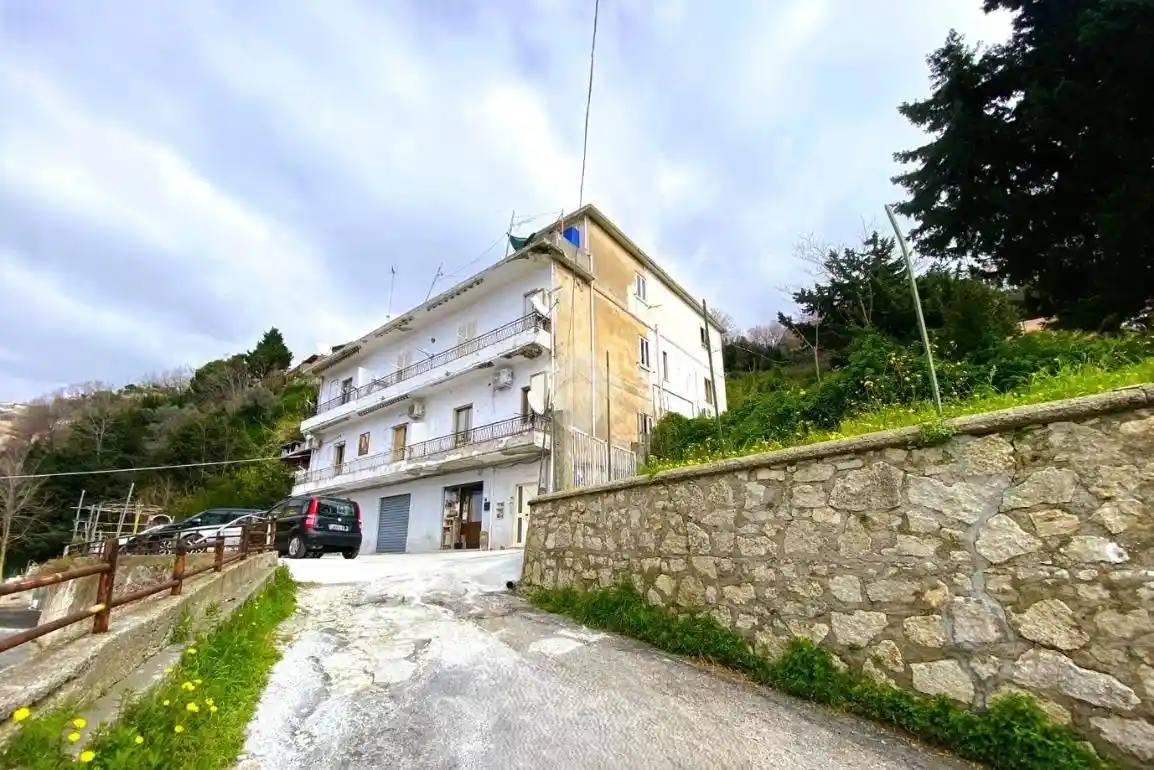 Appartamento in vendita a Paola