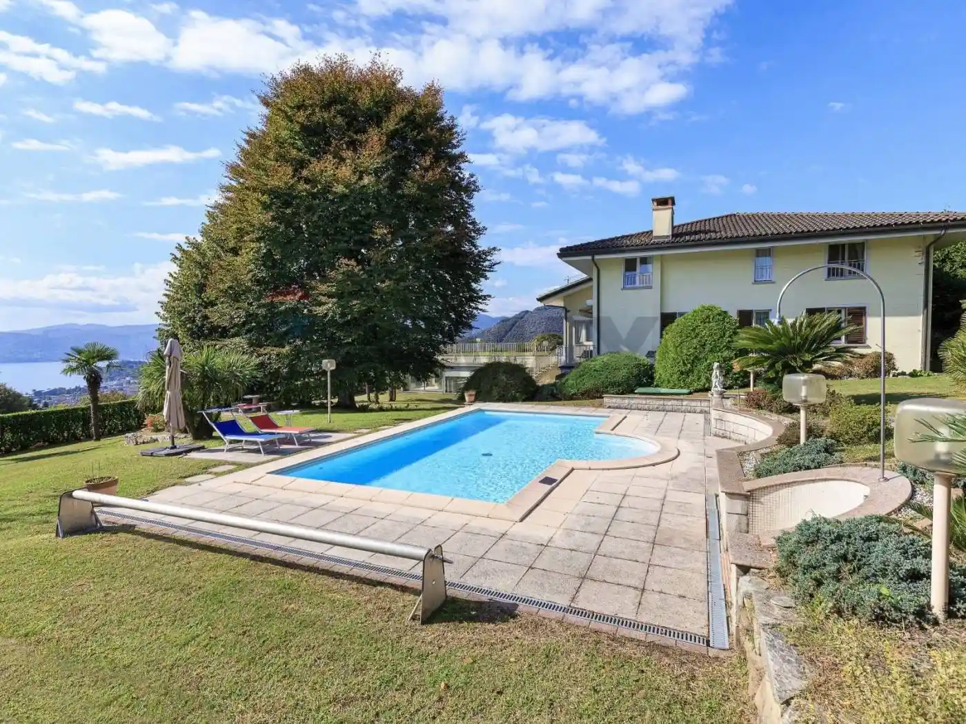 Villa in vendita a Arizzano
