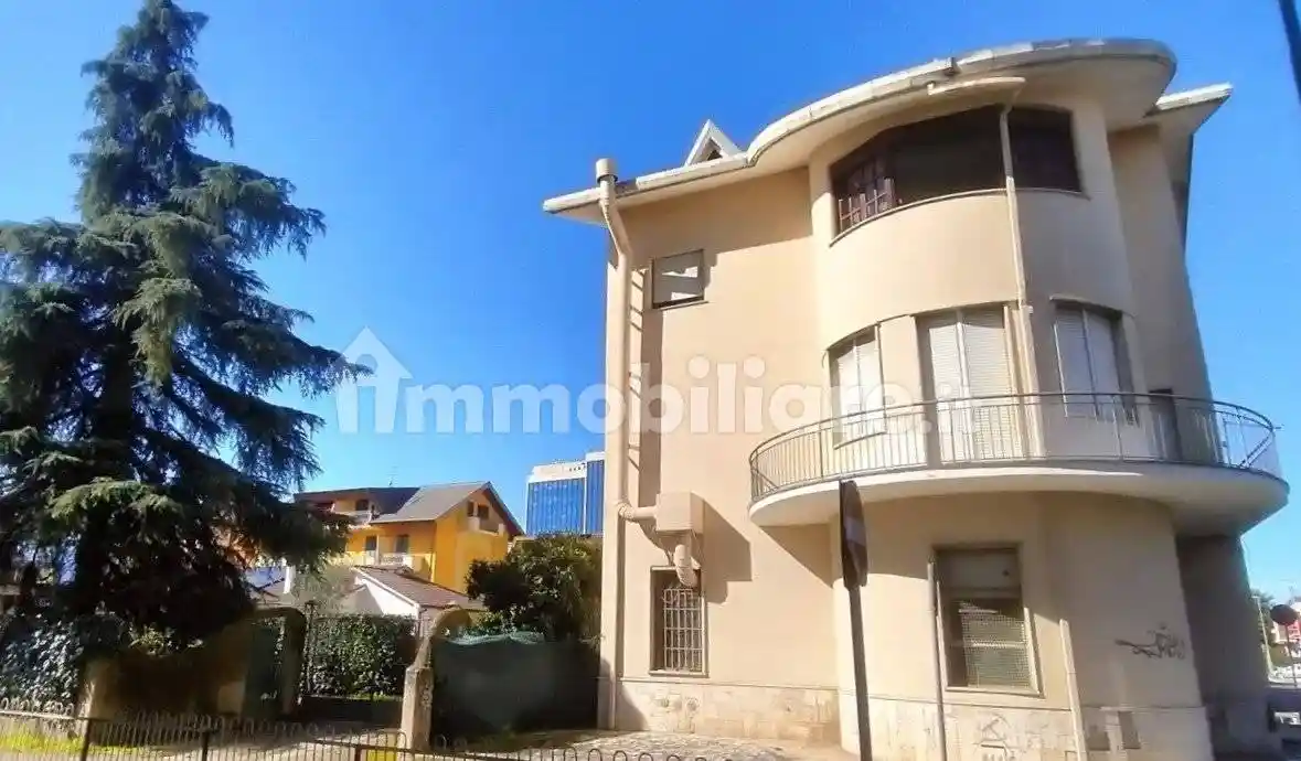 Palazzo - Edificio in vendita a Frosinone