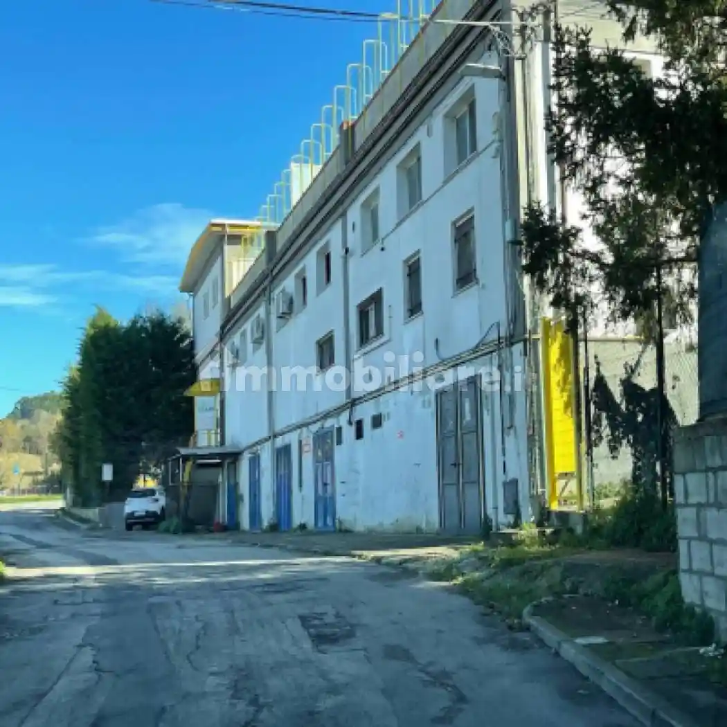 Palazzo - Edificio in vendita a San Giovanni Teatino