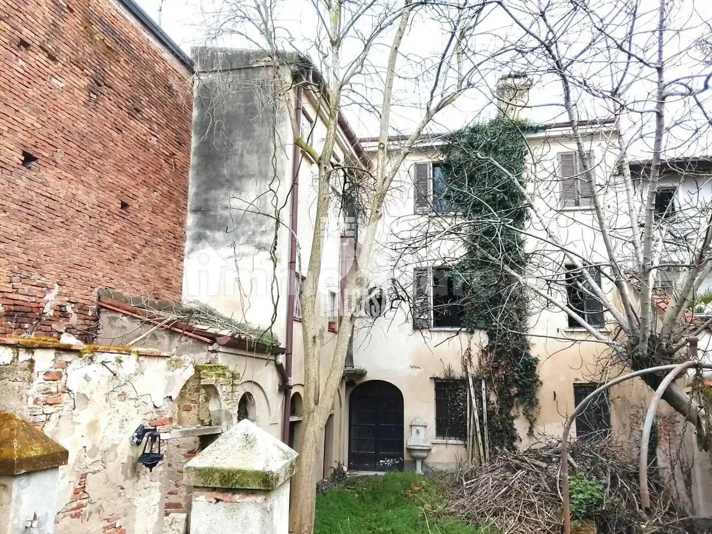 Casa indipendente in vendita a Mantova