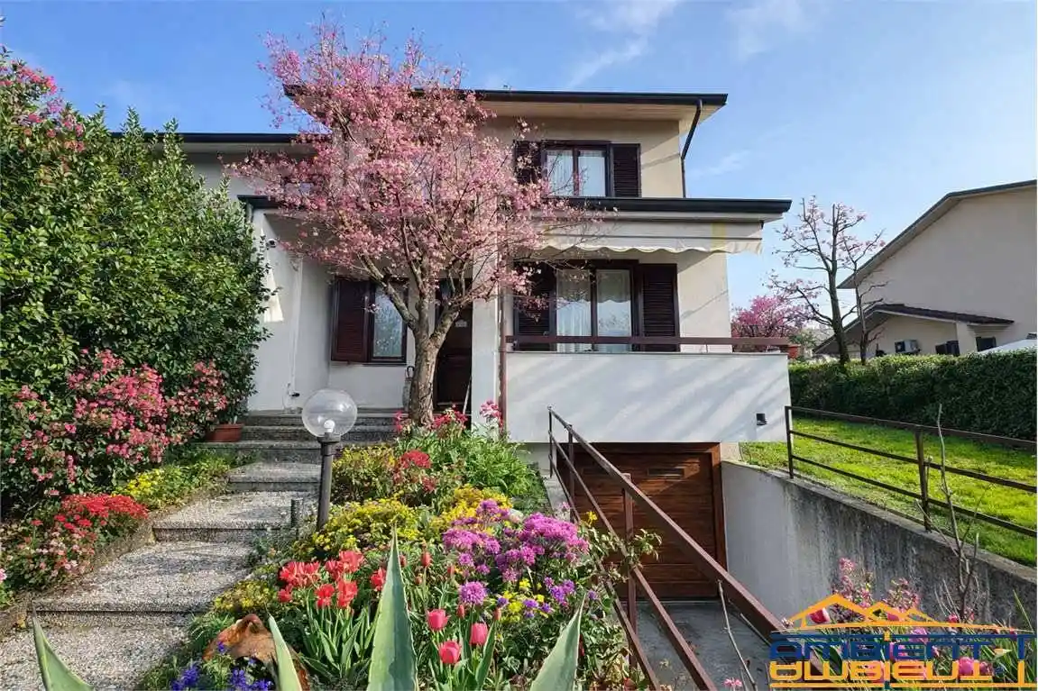 Villa in vendita a Bernareggio