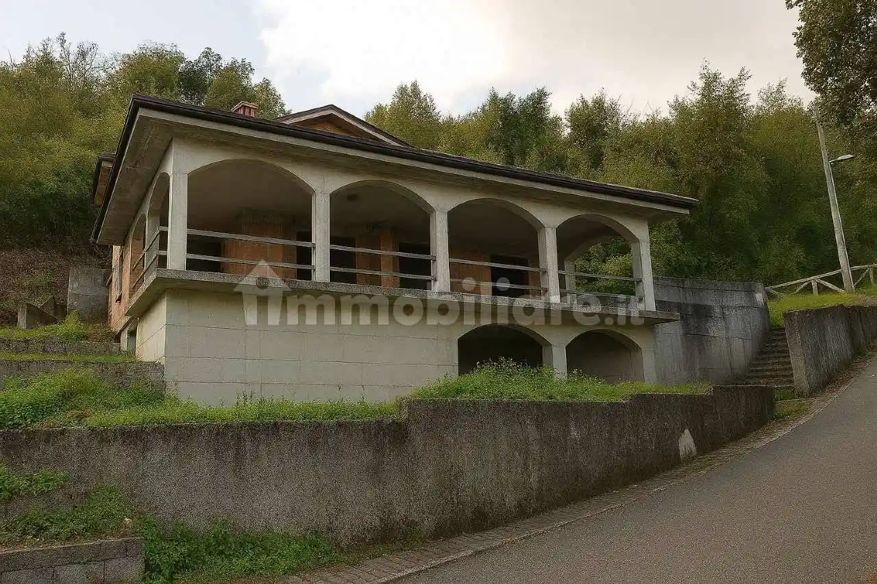 Villa in vendita a Carrara