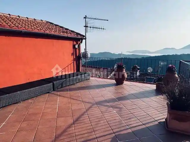 Appartamento in vendita a Vezzano Ligure