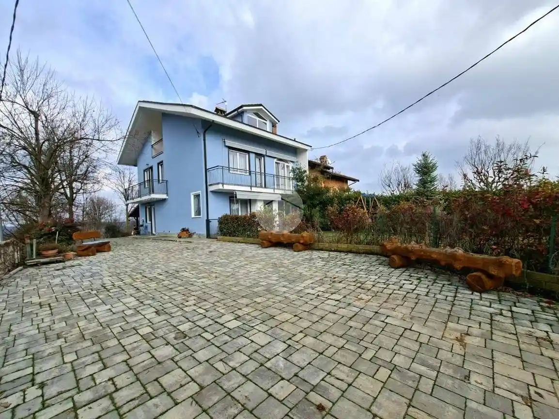 Casa indipendente in vendita a Bra