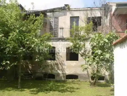Casa indipendente in vendita a Borgolavezzaro