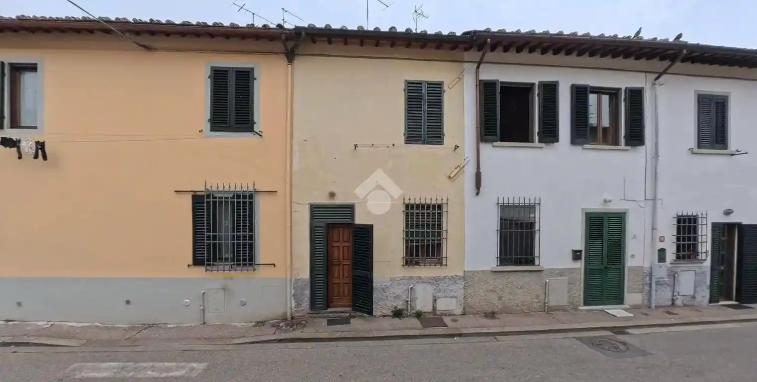 Casa indipendente in vendita a Campi Bisenzio