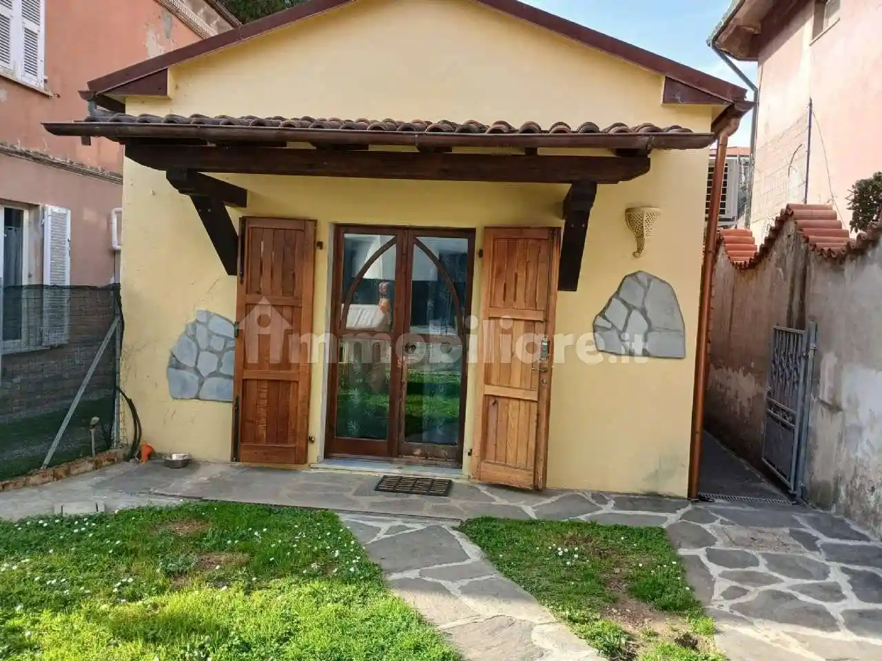 Casa indipendente in vendita a Massa