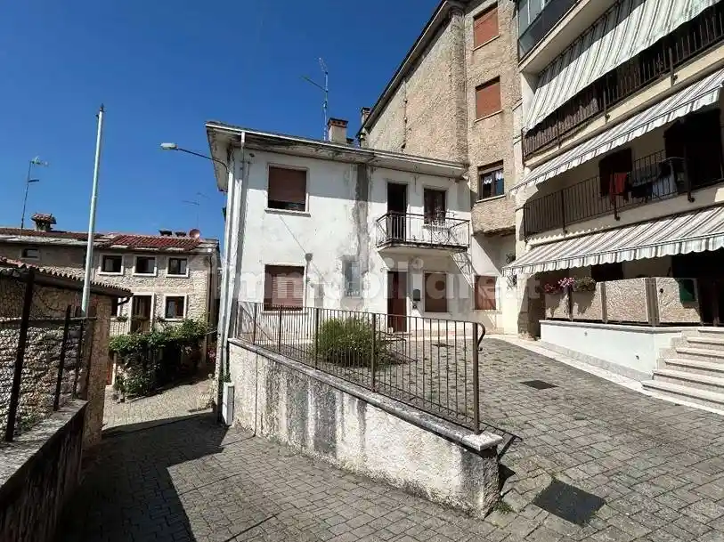 Casa indipendente in vendita a Cerro Veronese