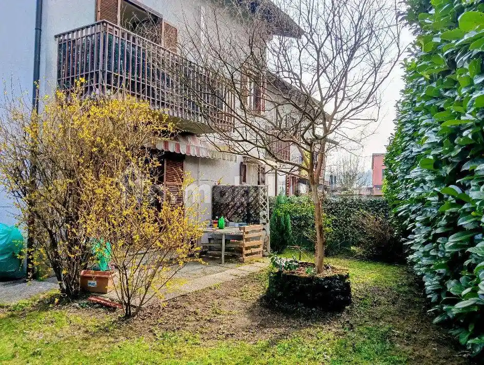 Villetta a schiera in vendita a Cocquio-Trevisago