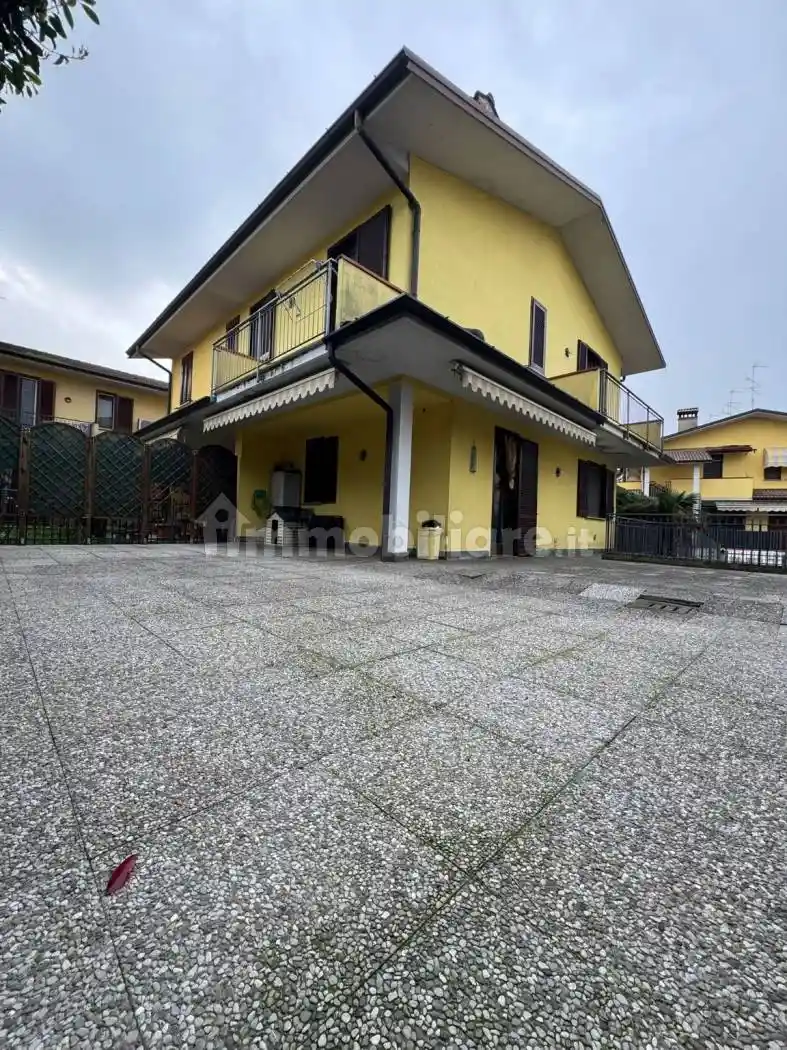 Villa in vendita a San Colombano al Lambro