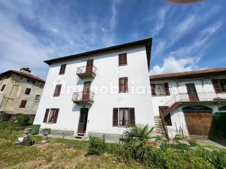 Villa in vendita a Borgosesia