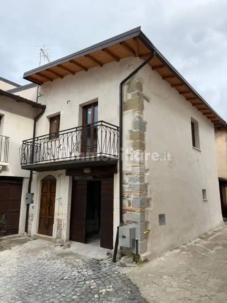 Casa indipendente in vendita a Tornimparte