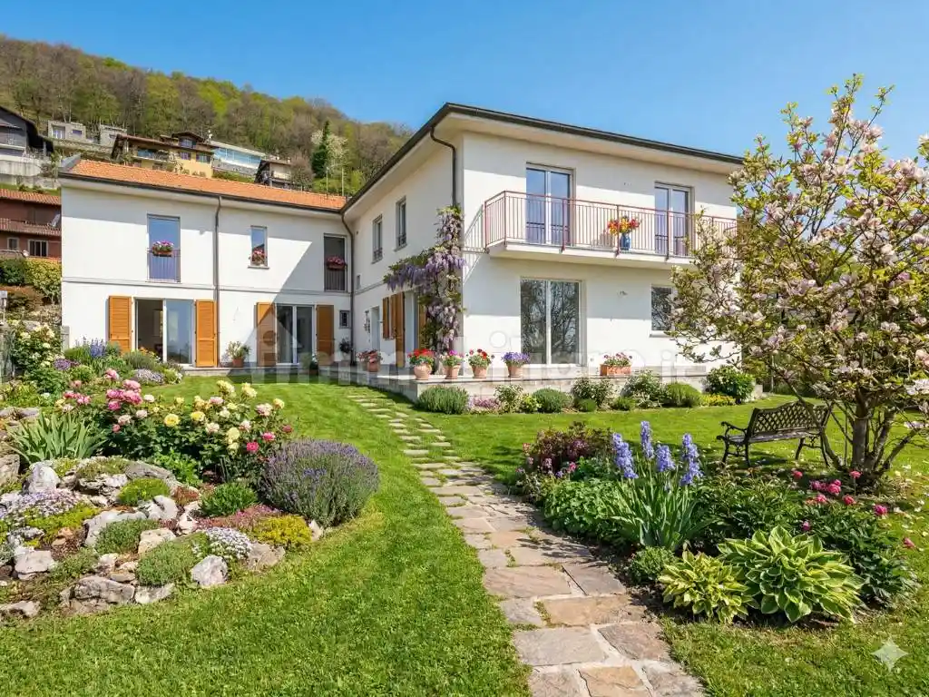 Villa in vendita a Massino Visconti