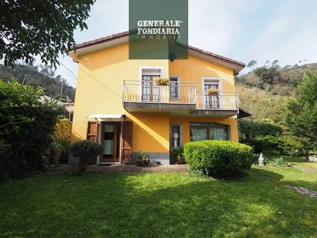 Villa in vendita a Follo