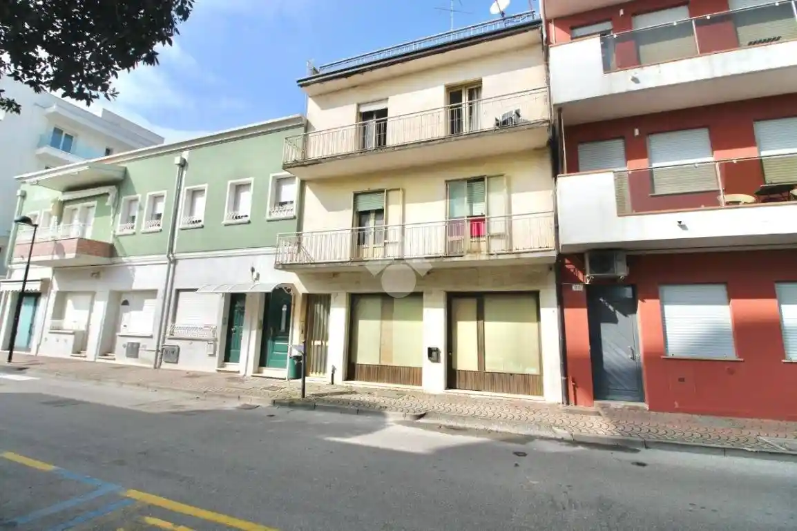Palazzo - Edificio in vendita a Caorle