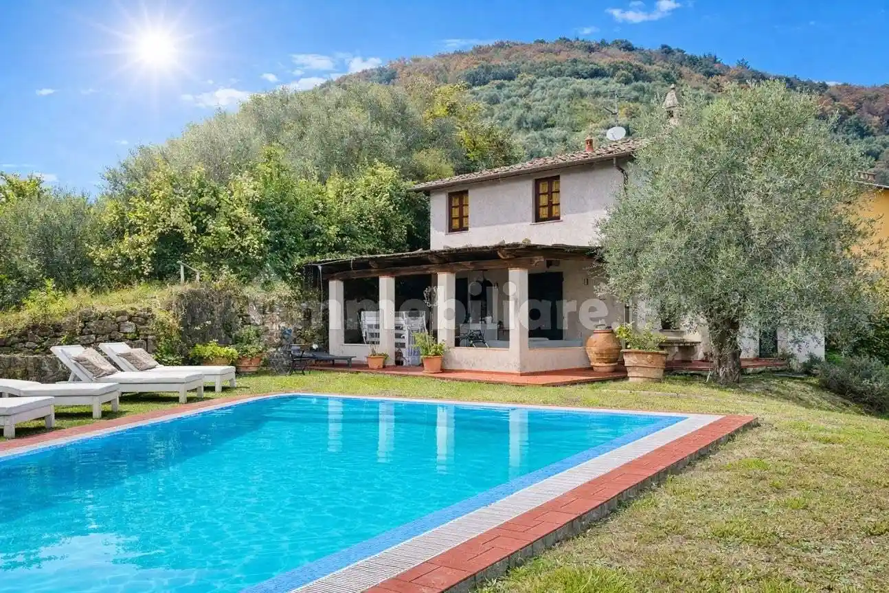 Rustico - Casale in vendita a Lucca