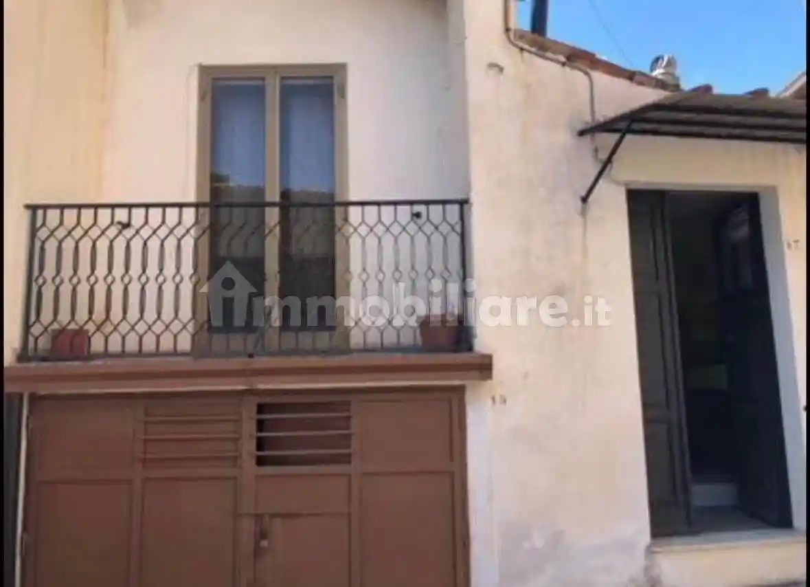 Palazzo - Edificio in vendita a Civita