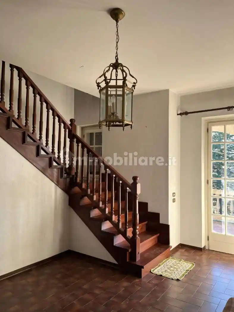 Villa in vendita a Montelupo Albese